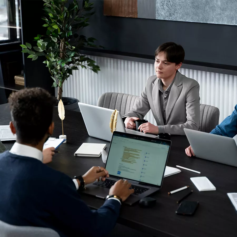 Business setup consultants assisting entrepreneurs in the UAE